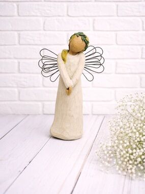 Willow Tree Celebrate Angel Figurine by Artist Susan Lordi 2003